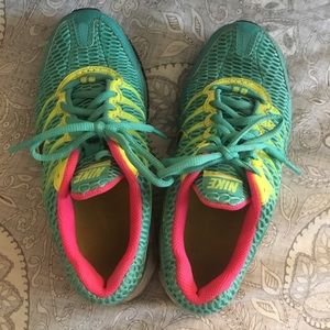 Nike Womens Air Max Torch 4 Running Shoes